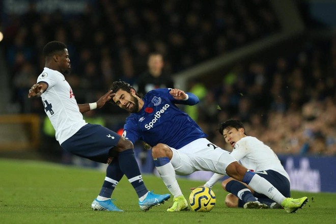 Everton thong bao tinh hinh cua Andre Gomes,  nguoi bi Son Heung-min lam gay chan anh 1