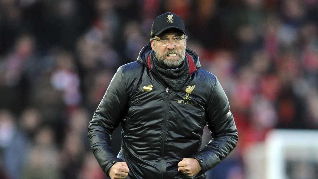 Liverpool se phai choi 2 tran trong 24 gio hinh anh