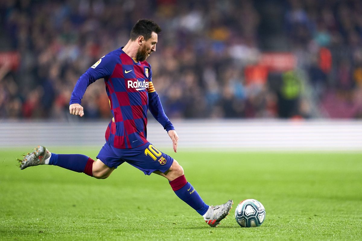 Messi duoi kip ky luc ghi ban cua Ronaldo hinh anh