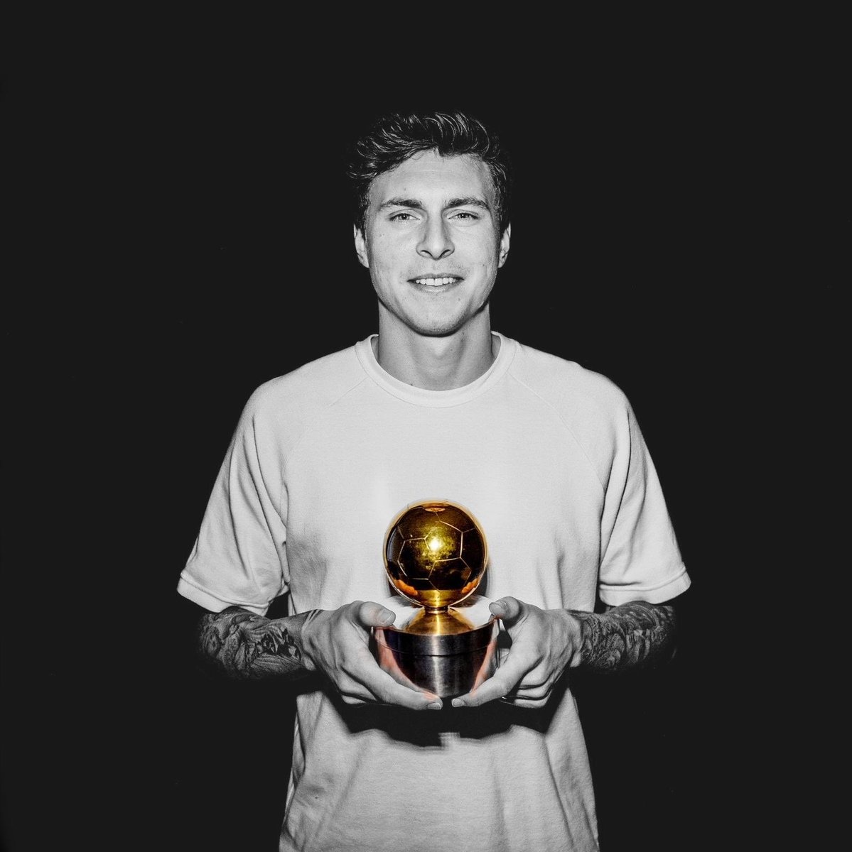 Lindelof năm thứ 2 liên tiếp đoạt quả bóng vàng Thụy Điển ảnh 1 Lindelof nam thu 2 lien tiep doat qua bong vang Thuy Dien anh 1