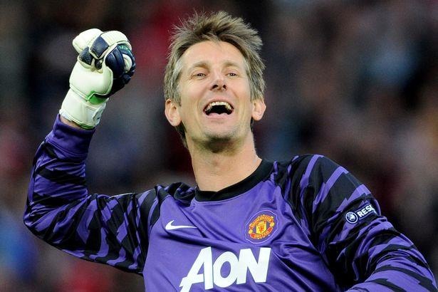 Man Utd het co hoi don huyen thoai Van der Sar hinh anh