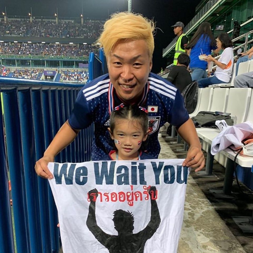 Cổ động viên Nhật Bản đi khắp Đông Nam Á để cổ vũ ĐTQG Thái Lan ảnh 1 Co dong vien Nhat Ban di khap Dong Nam A de co vu DTQG Thai Lan anh 1