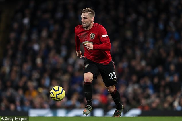 Sao MU mua qua Giang sinh tang cac nhan vien anh 1