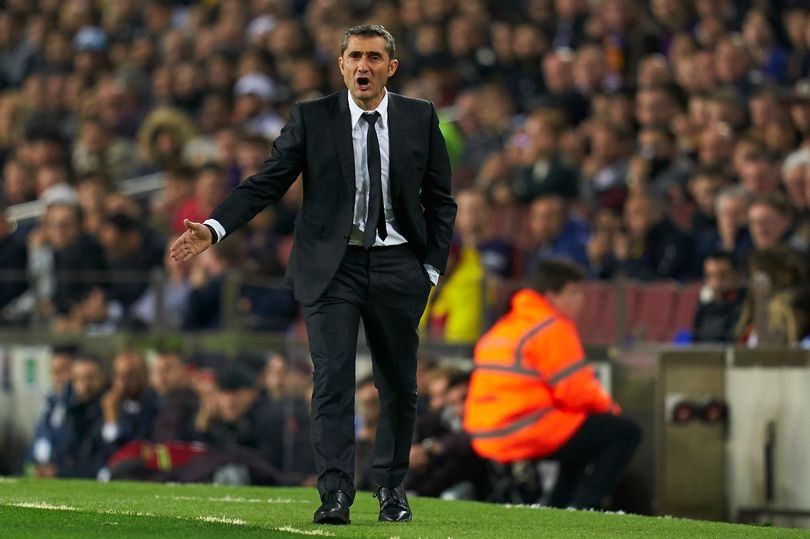 CDV Barca doi sa thai HLV Valverde anh 1