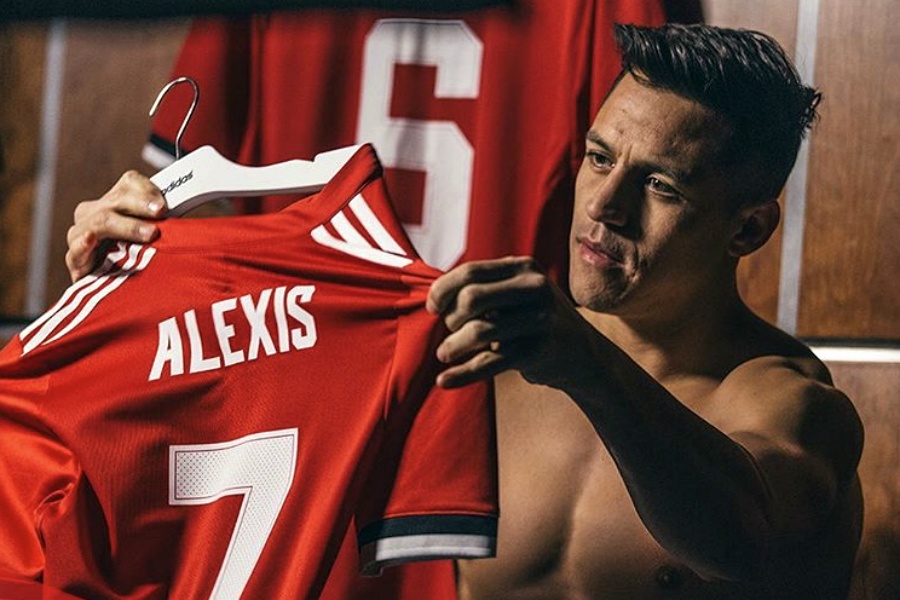 Buc tuong Alexis Sanchez bi dap pha hinh anh