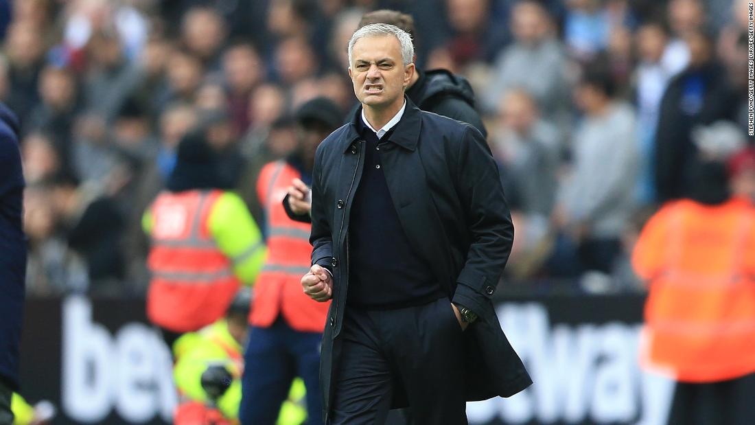 Mourinho doi dien voi bat on noi bo tai Tottenham anh 1