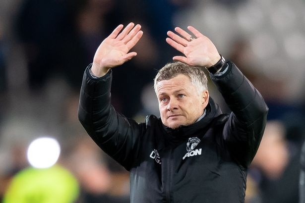 HLV Solskjaer do loi cho bong va mat san khien MU bi cam hoa hinh anh