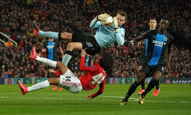 Fan MU che nhao cuu thu mon Liverpool hinh anh