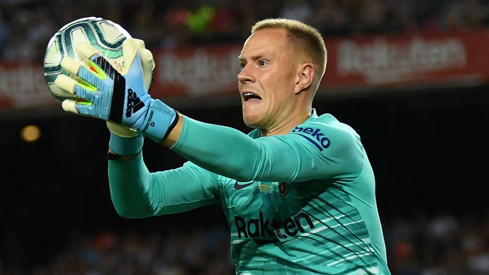 Barca bat luc truoc doi hoi cua thu mon Ter Stegen hinh anh