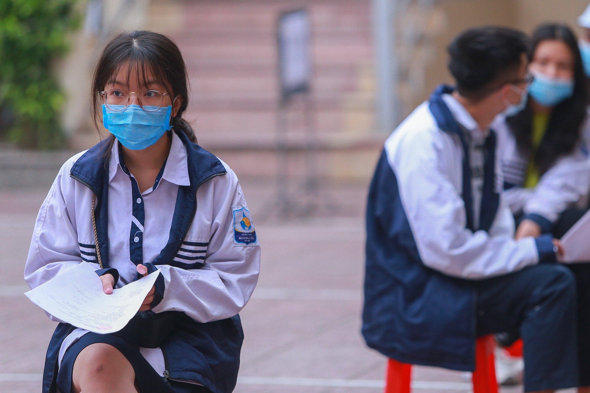 Hơn 1000 học sinh THPT Hoàng Cầu lấy mẫu xét nghiệm ảnh 8 Hon 1000 hoc sinh THPT Hoang Cau lay mau xet nghiem anh 8