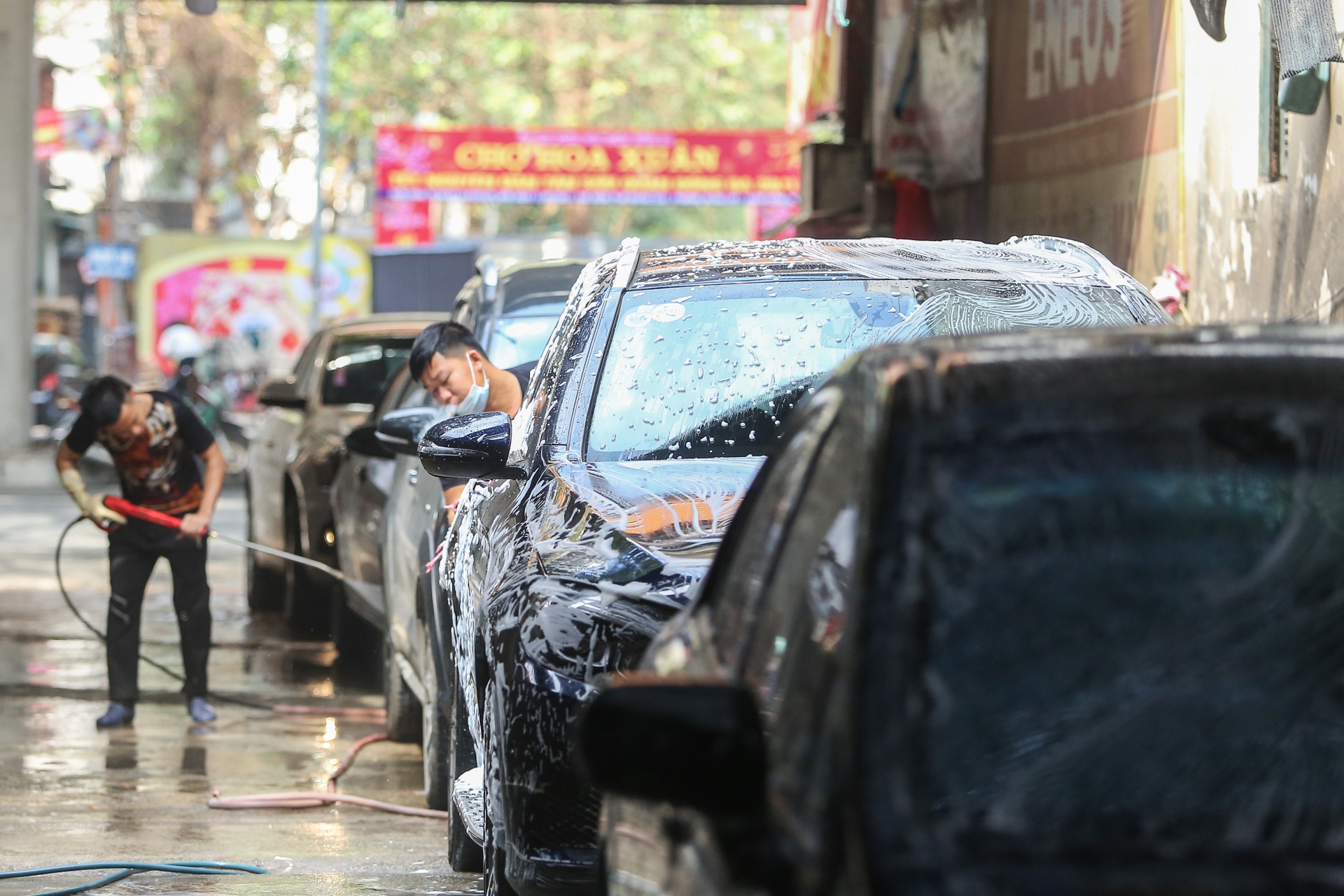 Gia rua xe tang gap 2 lan,  luong khach giam vi dich anh 1