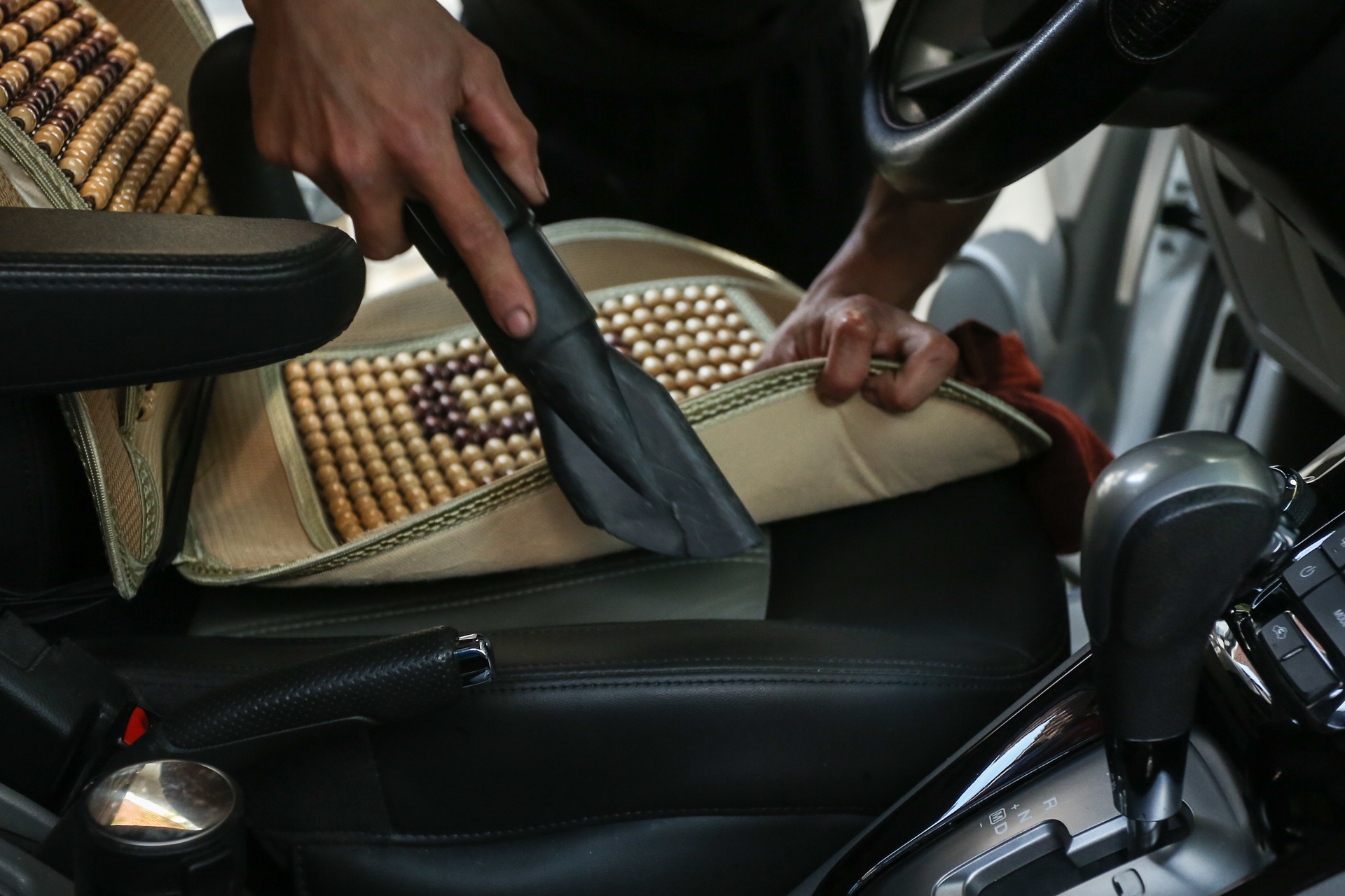 Gia rua xe tang gap 2 lan,  luong khach giam vi dich anh 2