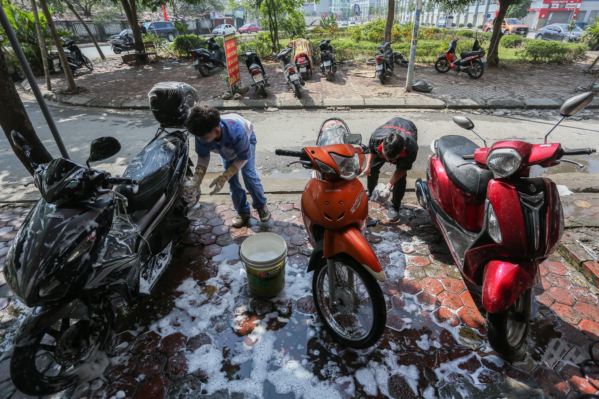 Gia rua xe tang gap 2 lan,  luong khach giam vi dich anh 9