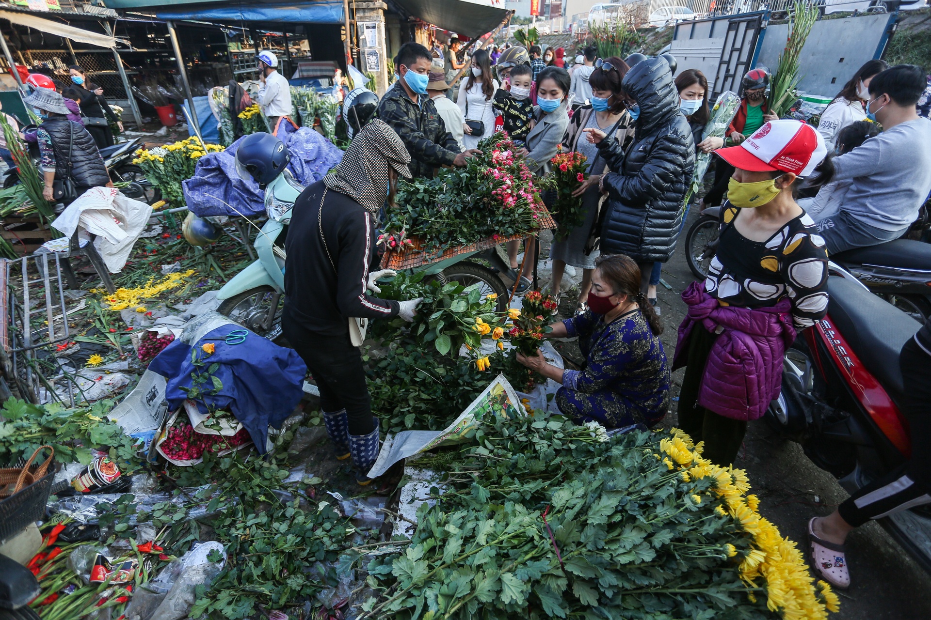 Tieu thuong khoc rong vi quat bi lay khong dua tien chieu 30 Tet anh 10