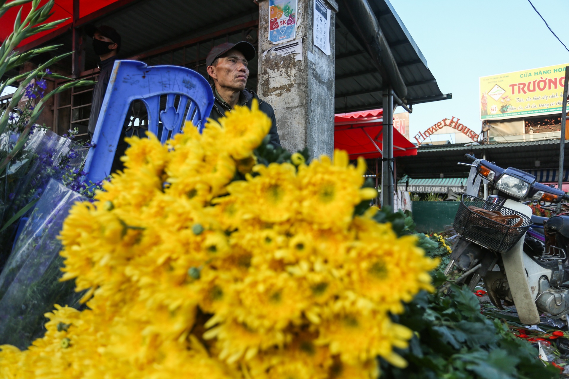 Tieu thuong khoc rong vi quat bi lay khong dua tien chieu 30 Tet anh 11