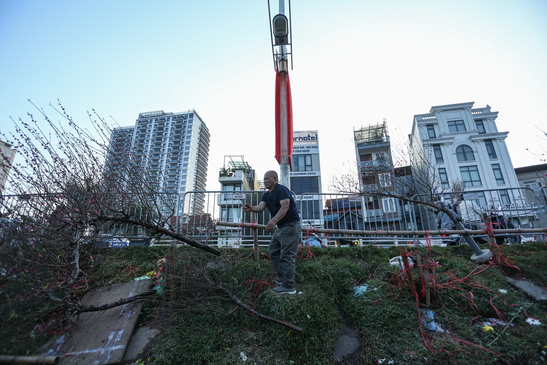 Tieu thuong khoc rong vi quat bi lay khong dua tien chieu 30 Tet anh 13