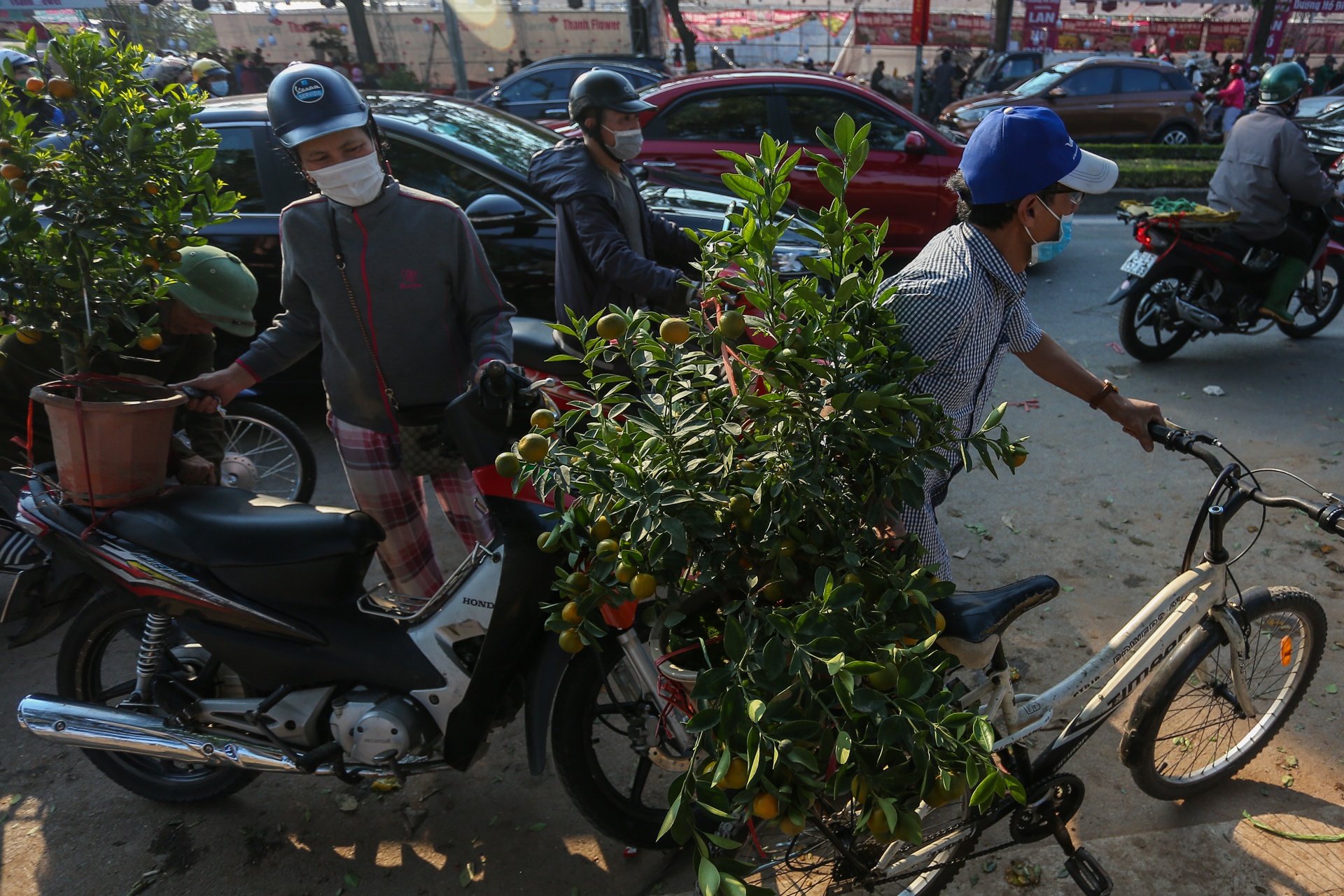 Tieu thuong khoc rong vi quat bi lay khong dua tien chieu 30 Tet anh 3