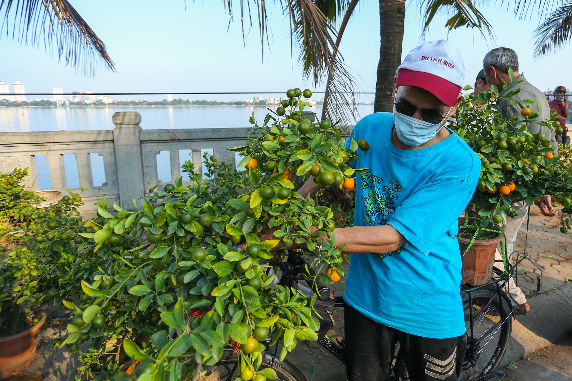 Tieu thuong khoc rong vi quat bi lay khong dua tien chieu 30 Tet anh 4