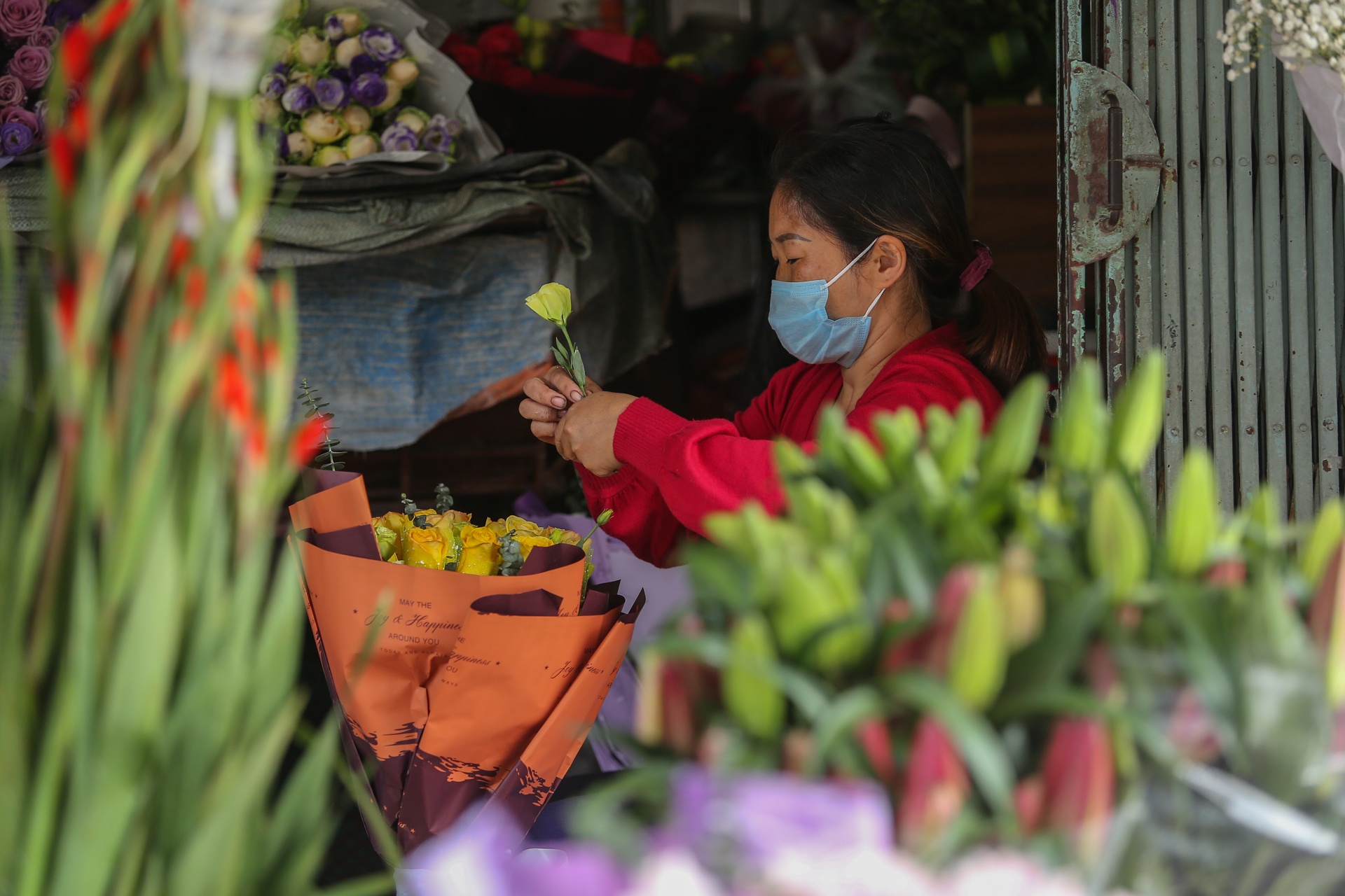 Tiem vang, quan an o Ha Noi mo hang lay ngay mung 2 Tet hinh anh