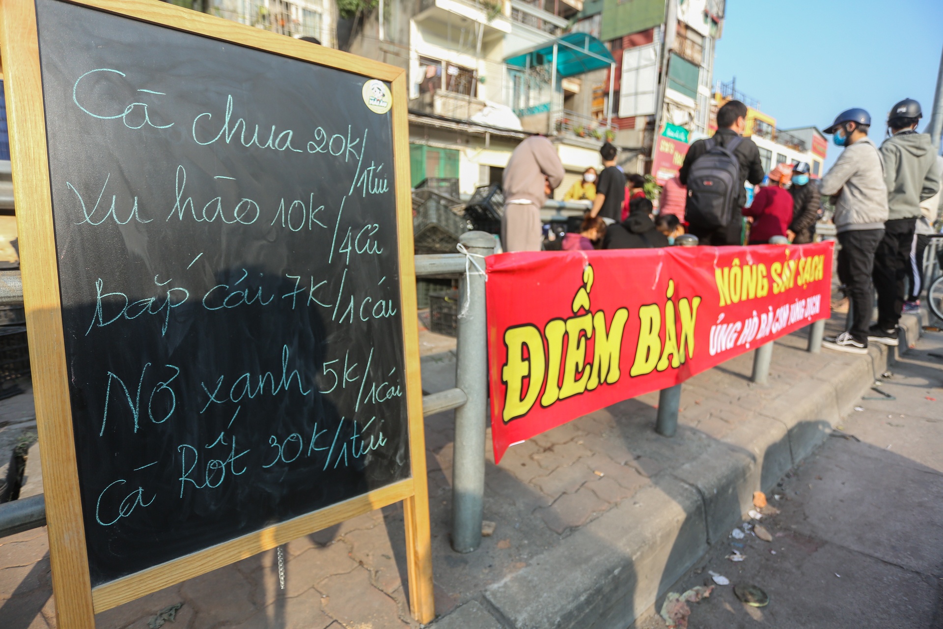 Nguoi Ha Noi chung tay giai cuu nong san anh 3