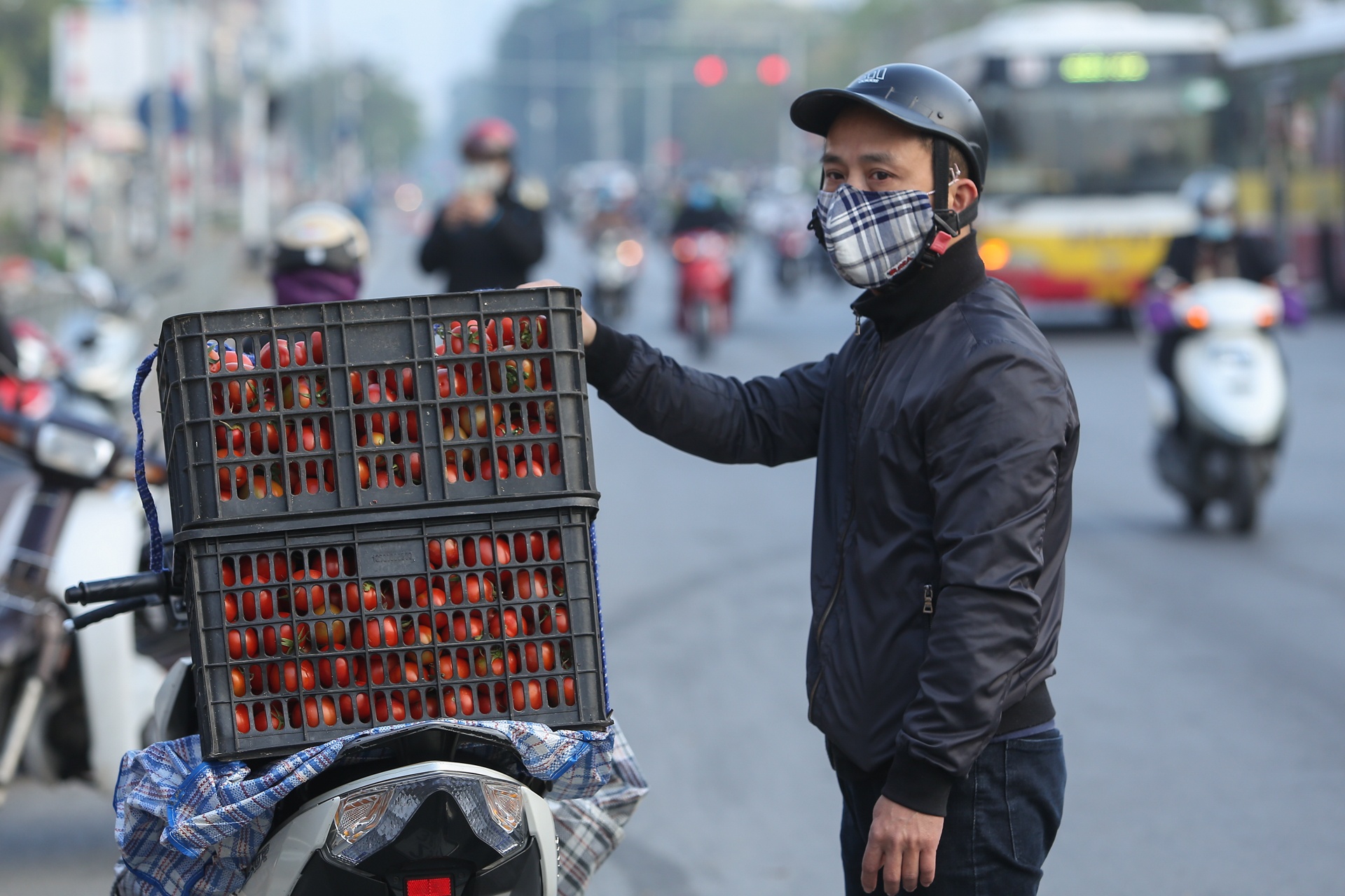 Nguoi Ha Noi chung tay giai cuu nong san anh 8