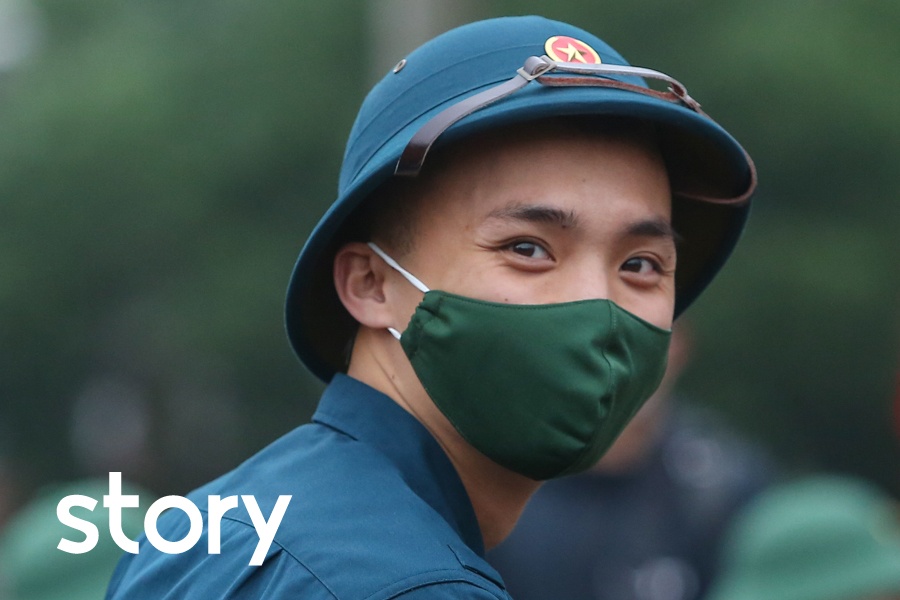 Chu nha hang xung phong len duong nhap ngu hinh anh