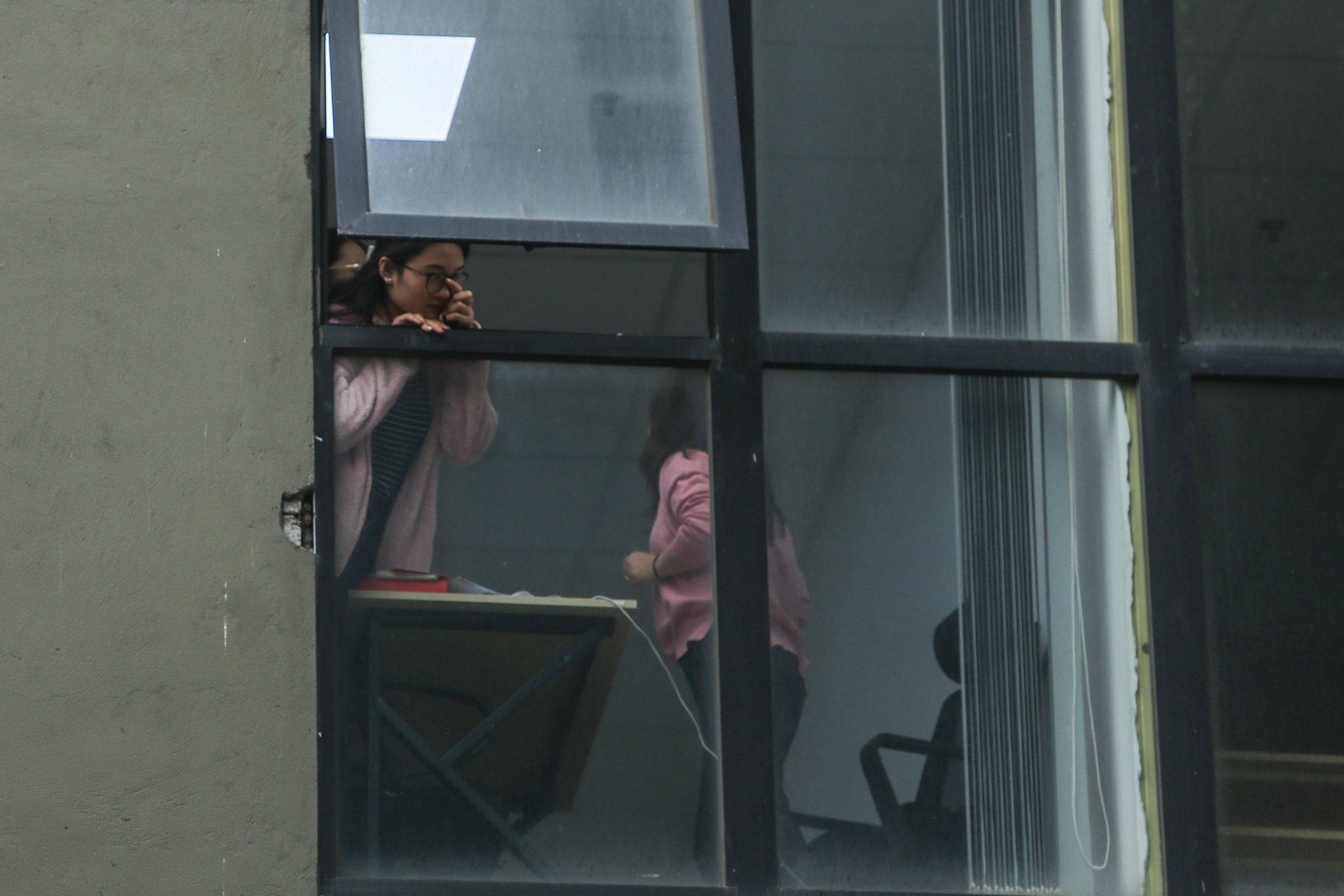 Lan can ban cong chung cu Ha Noi noi an toan,  cho nguy hiem anh 4