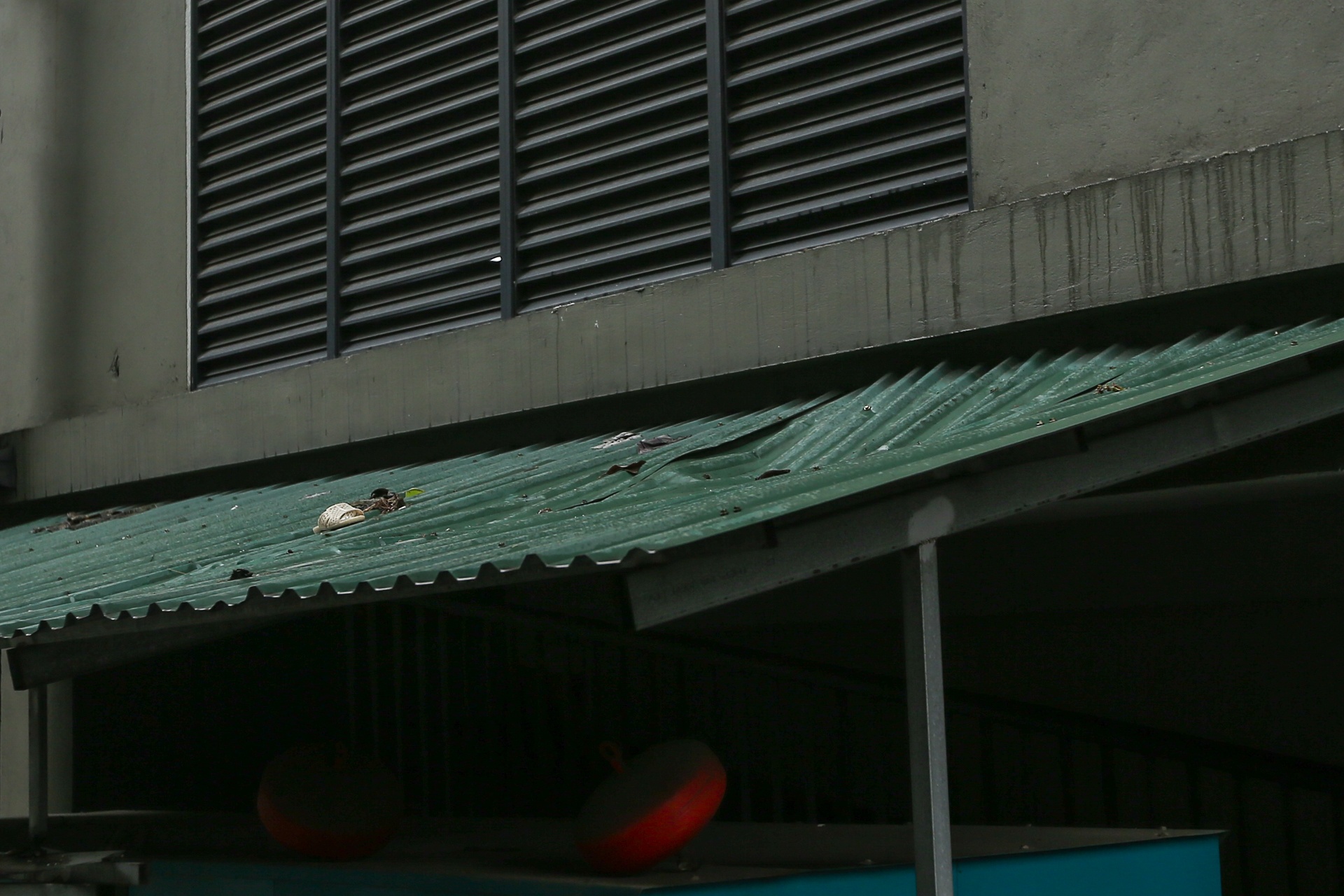 Lan can ban cong chung cu Ha Noi noi an toan,  cho nguy hiem anh 3