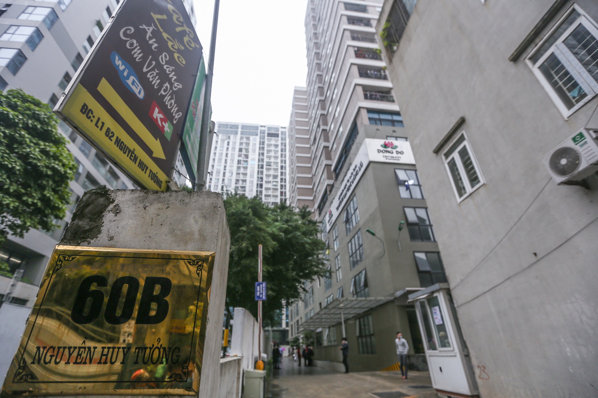 Lan can ban cong chung cu Ha Noi noi an toan,  cho nguy hiem anh 1