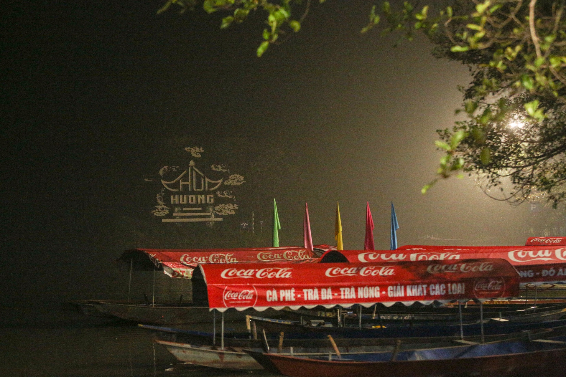 Chua Huong vang ve truoc gio khai mac anh 13