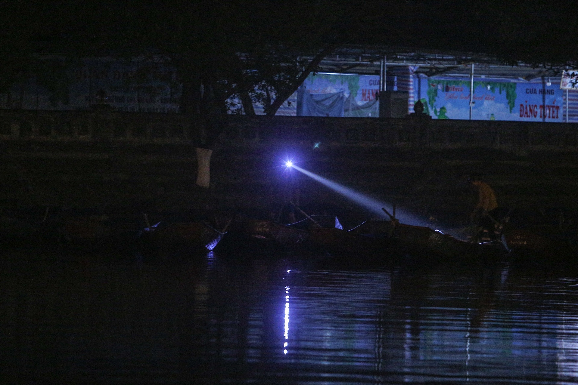 Chua Huong vang ve truoc gio khai mac anh 3