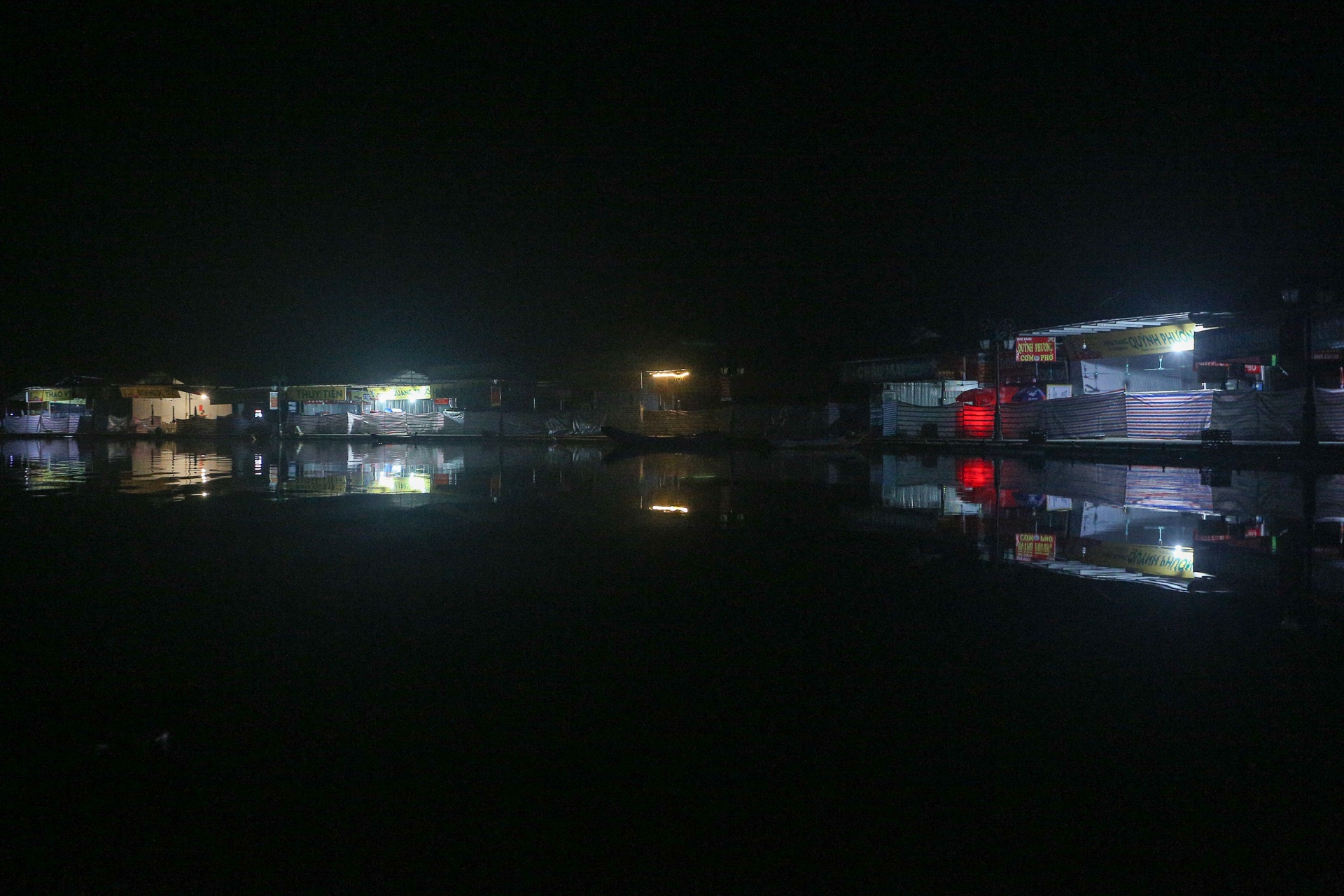 Chua Huong vang ve truoc gio khai mac anh 9