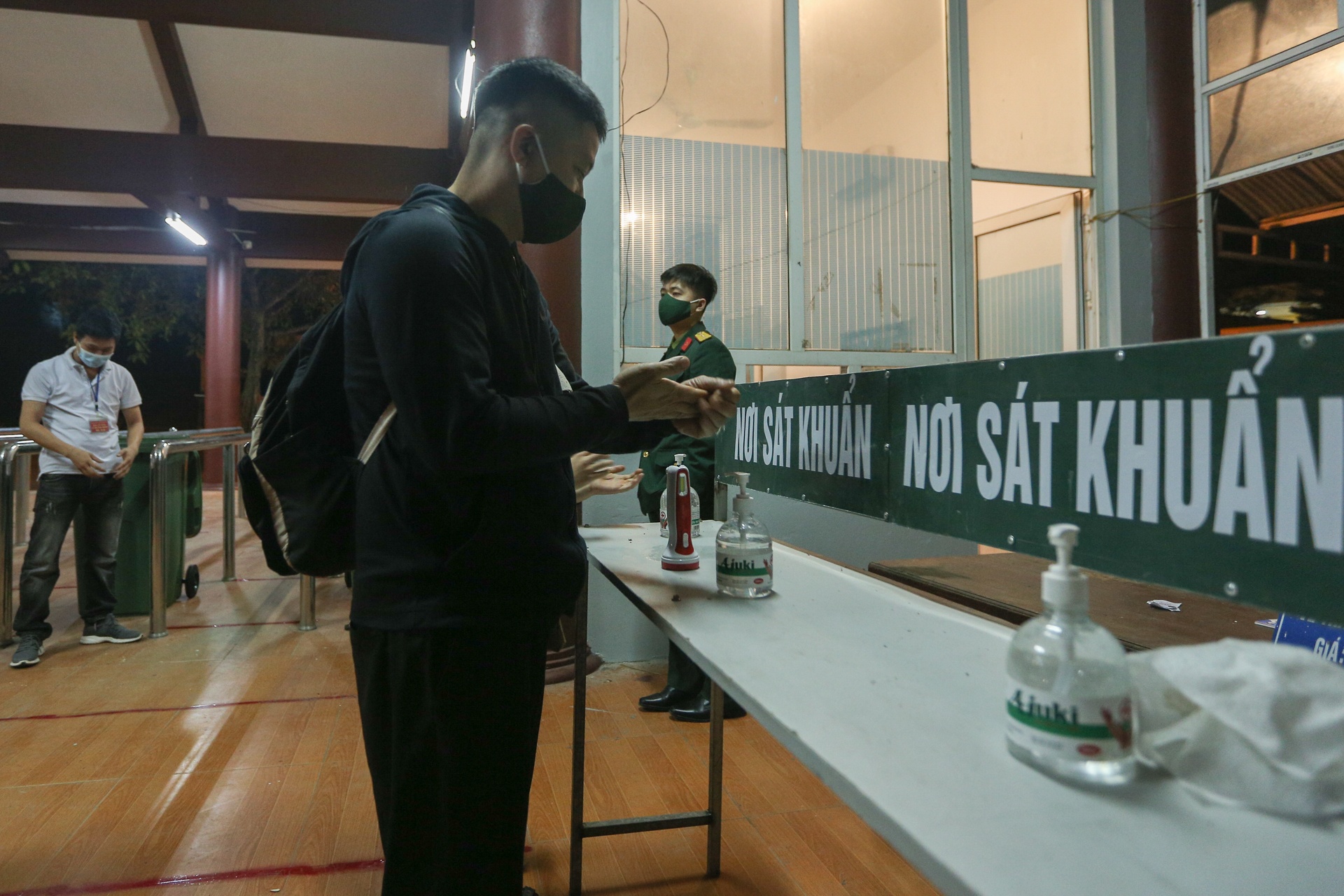 Chua Huong vang ve truoc gio khai mac anh 11