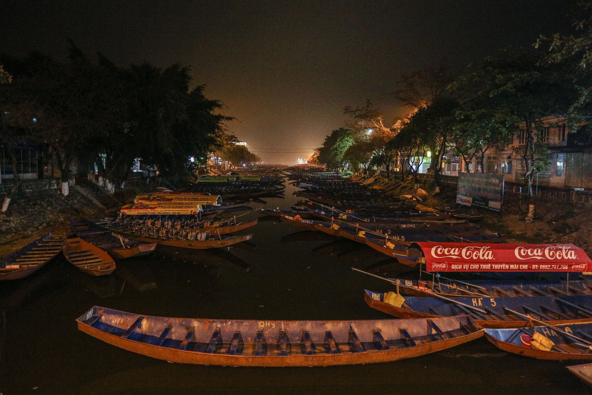 Chua Huong vang ve truoc gio khai mac anh 1