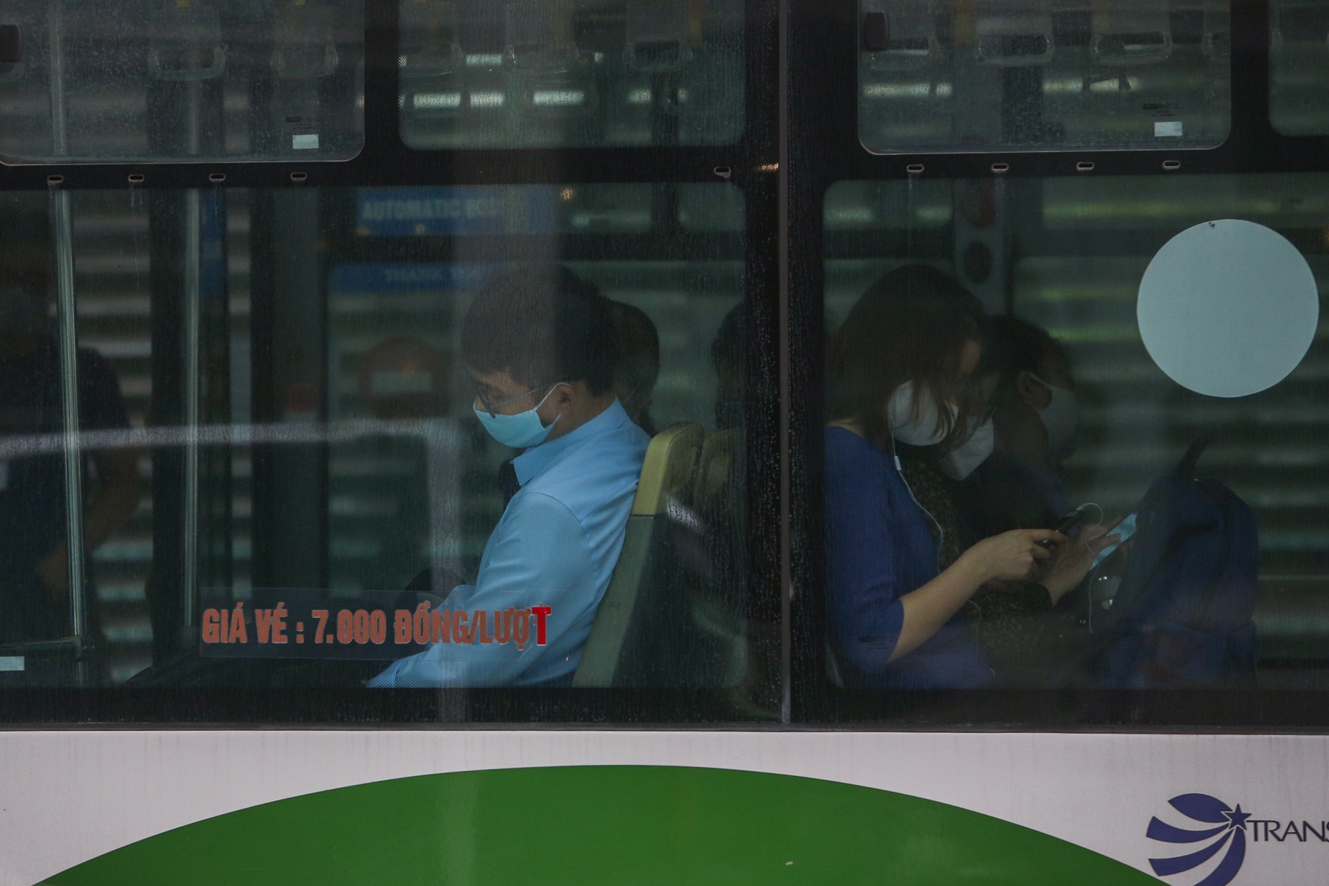 Xe buyt BRT di cham nhu xe buyt thuong vao gio cao diem anh 10