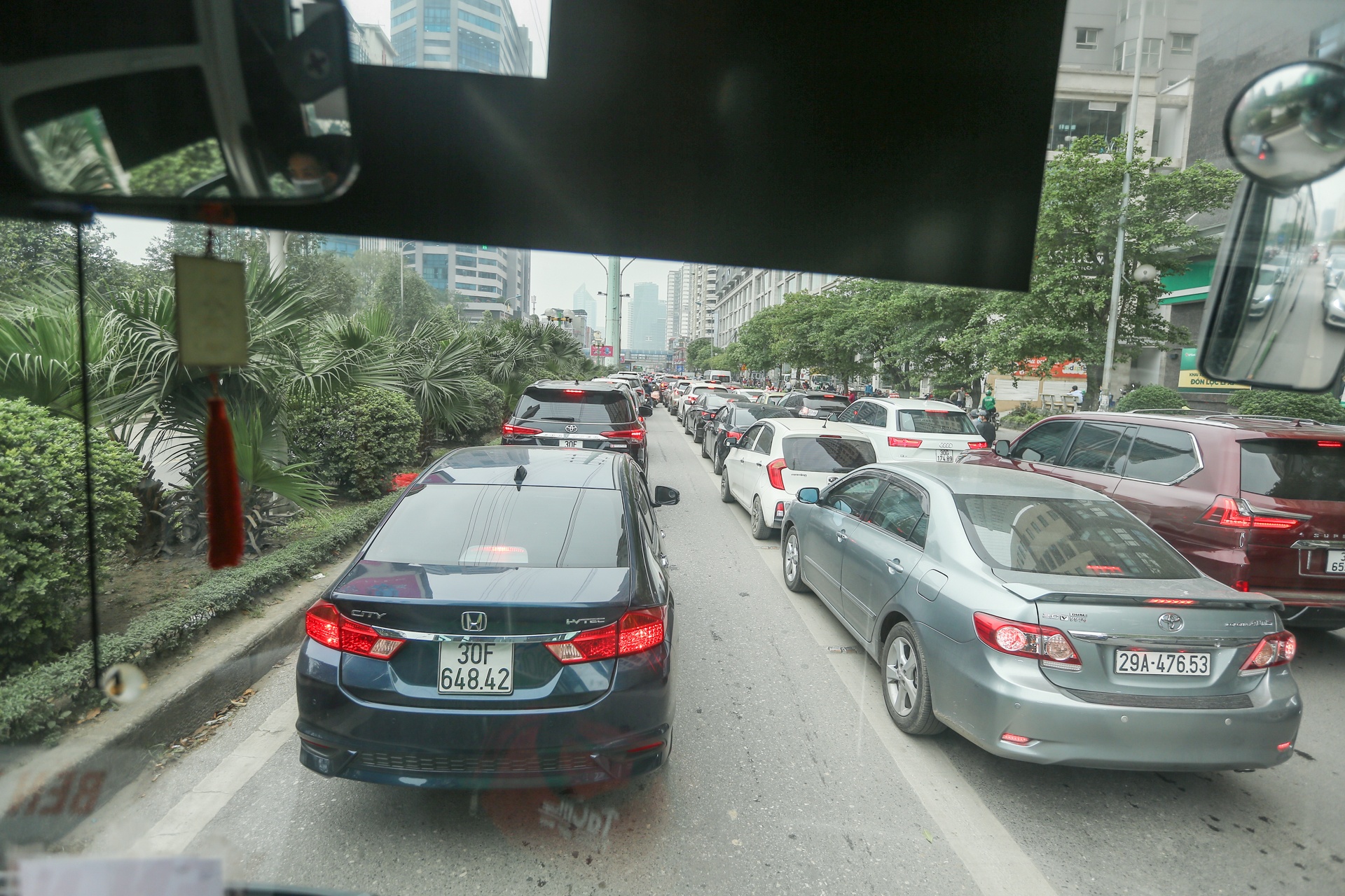 Xe buyt BRT di cham nhu xe buyt thuong vao gio cao diem anh 3