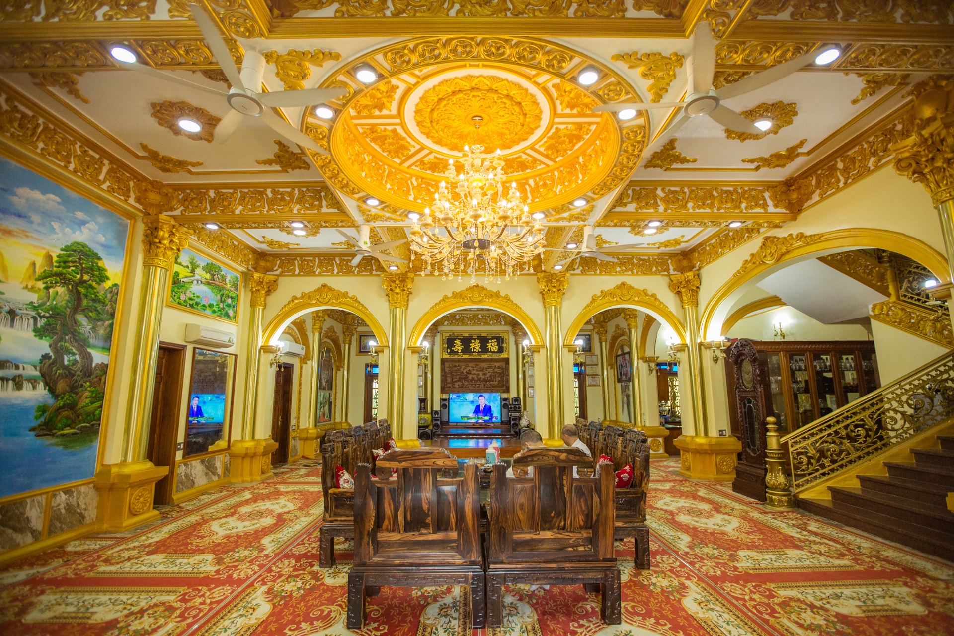 Can canh toa lau dai dat vang anh 8