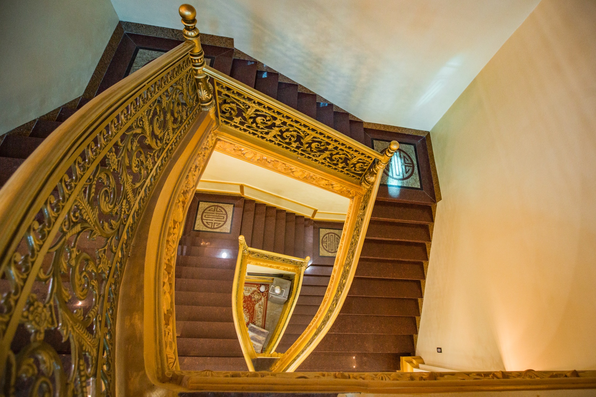 Can canh toa lau dai dat vang anh 11