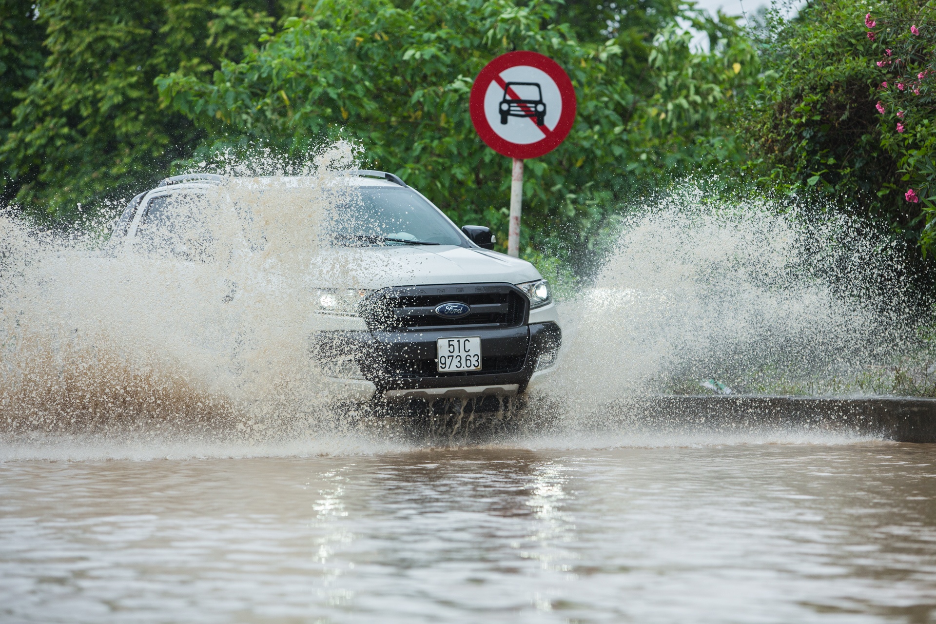 Dai lo Thang Long ngap sau,  nhieu phuong tien chet may anh 5