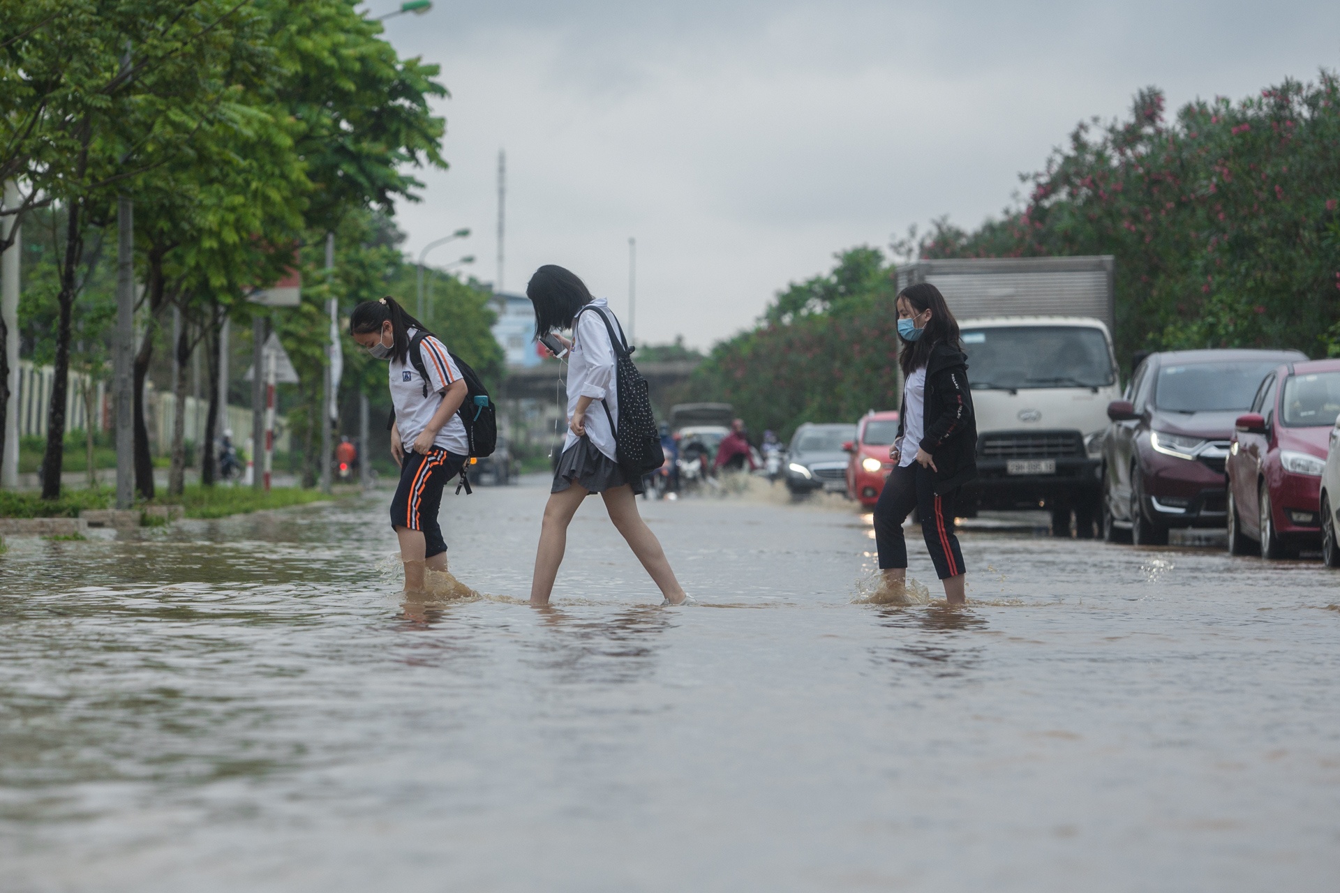 Dai lo Thang Long ngap sau,  nhieu phuong tien chet may anh 6