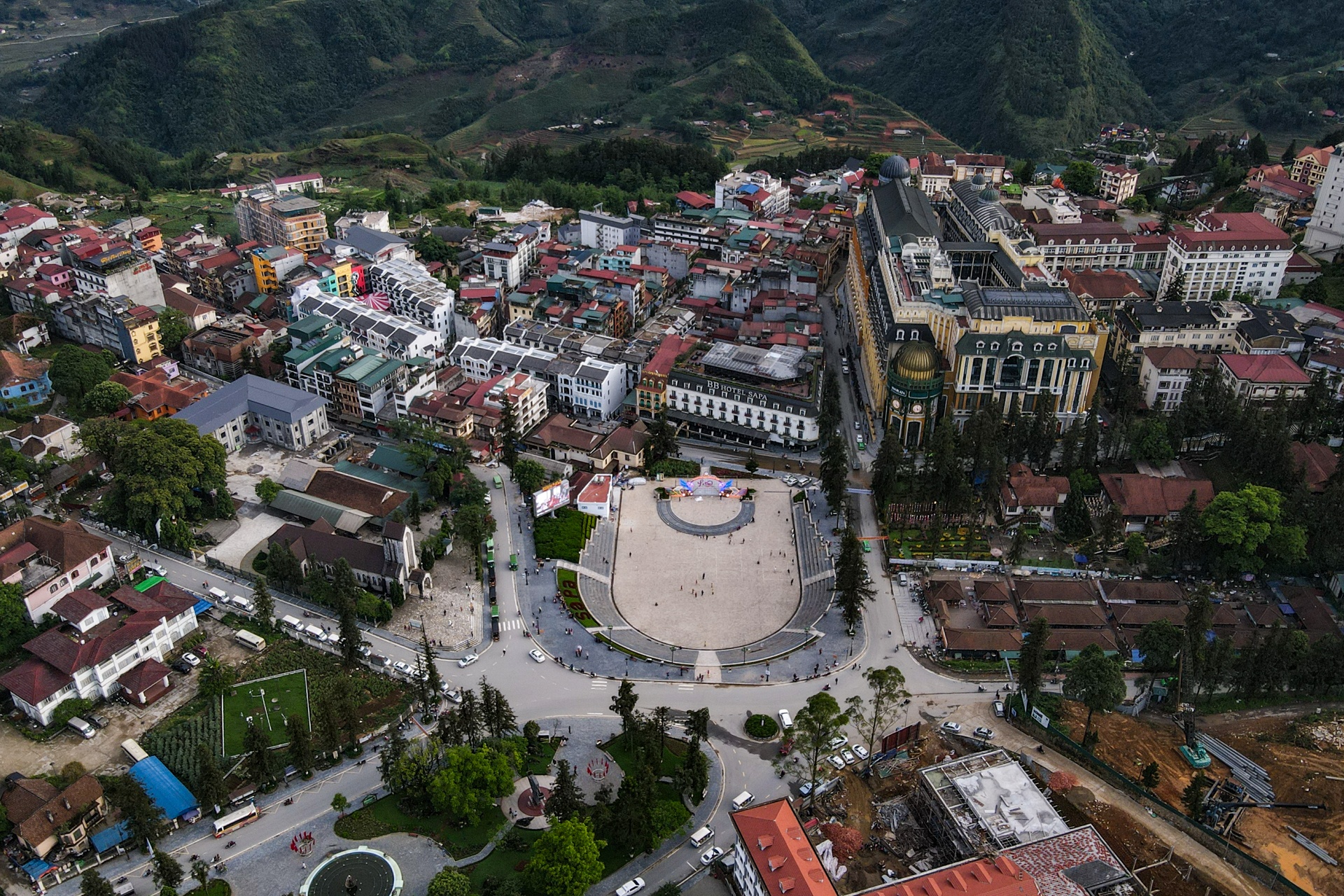 Du khach o at tra phong o Sa Pa truoc ngay nghi le 30/4-1/5 anh 1