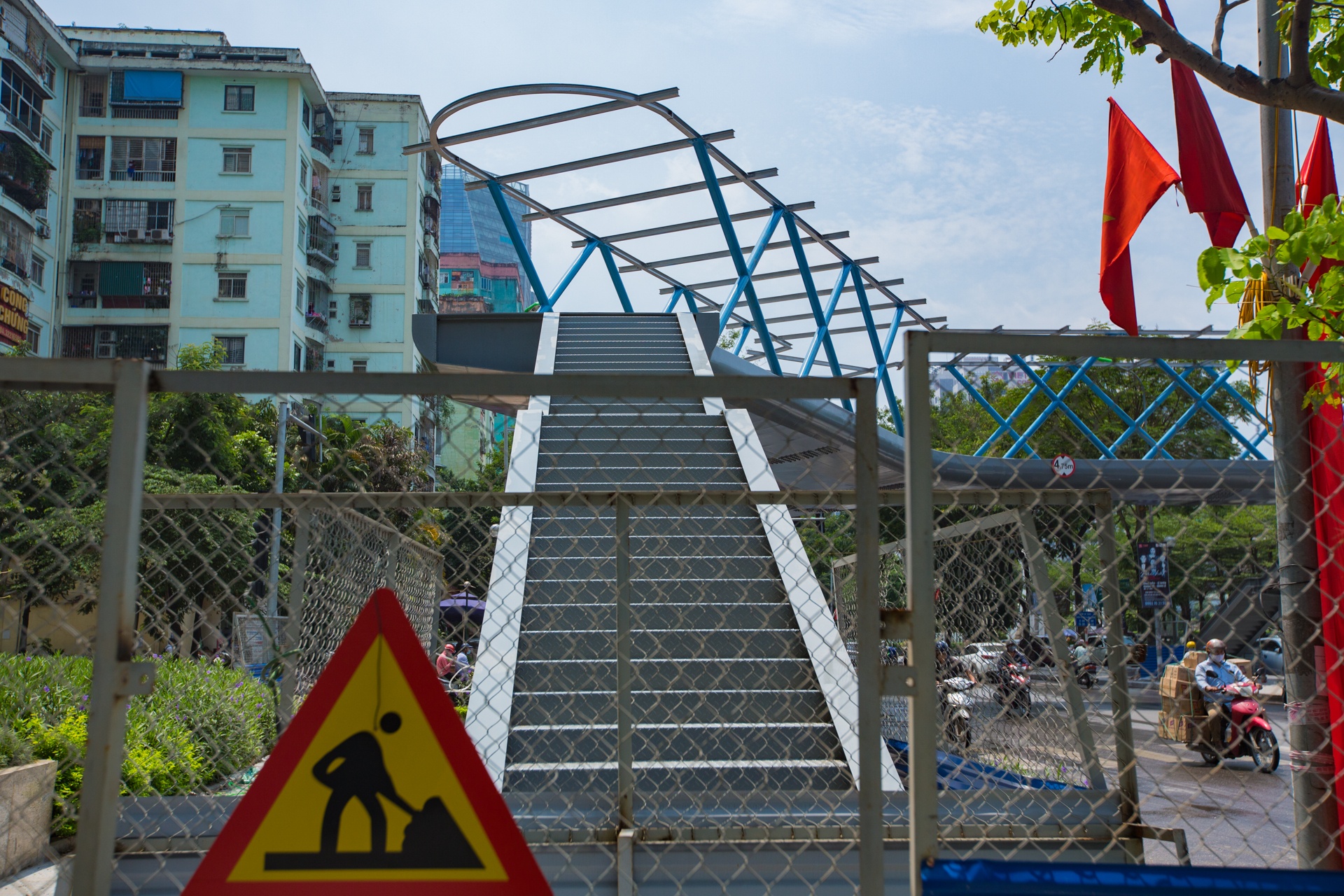 Cau vuot bo hanh chu Y dau tien o Ha Noi anh 6