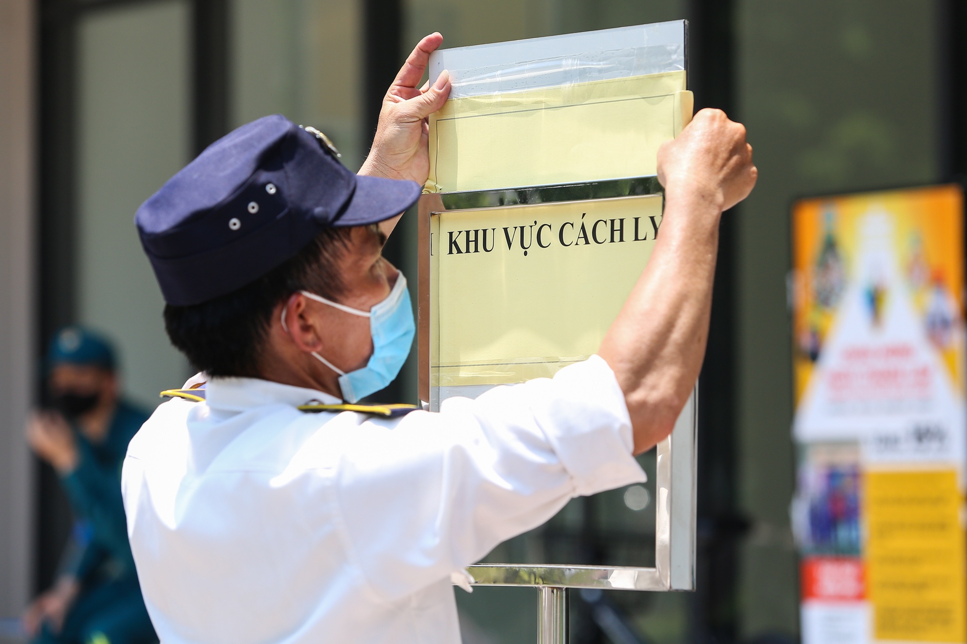 dua nguoi song tai vinhomes ocean park di cach ly anh 2