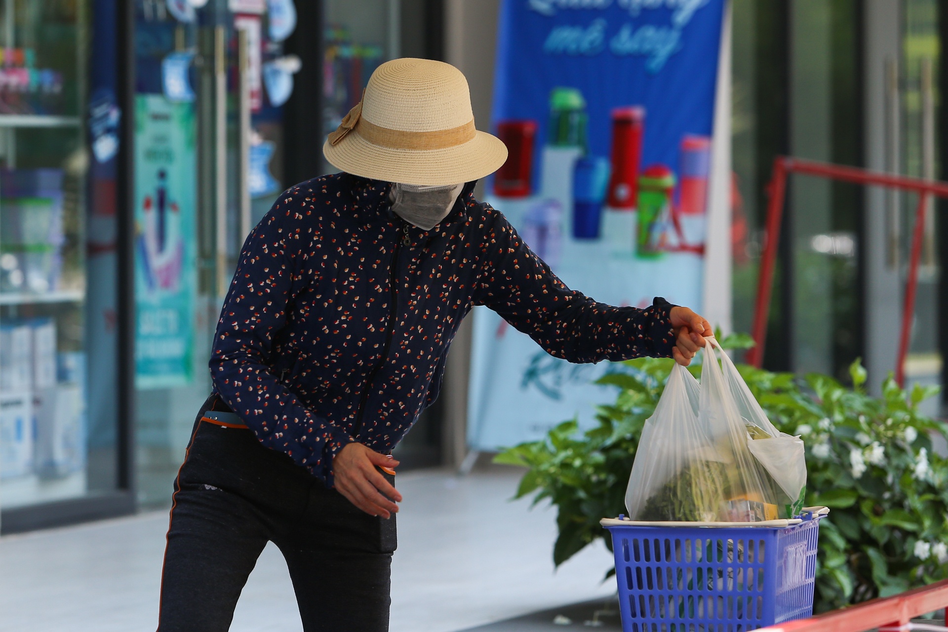 dua nguoi song tai vinhomes ocean park di cach ly anh 8