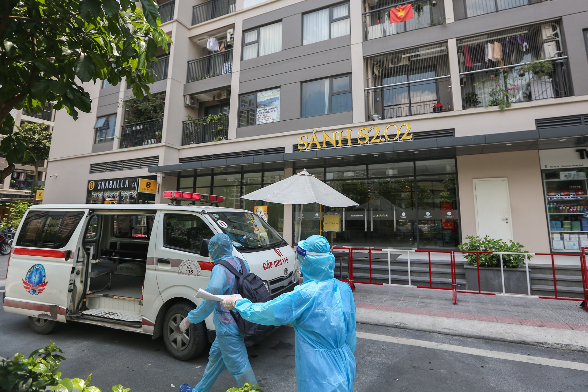 dua nguoi song tai vinhomes ocean park di cach ly anh 5