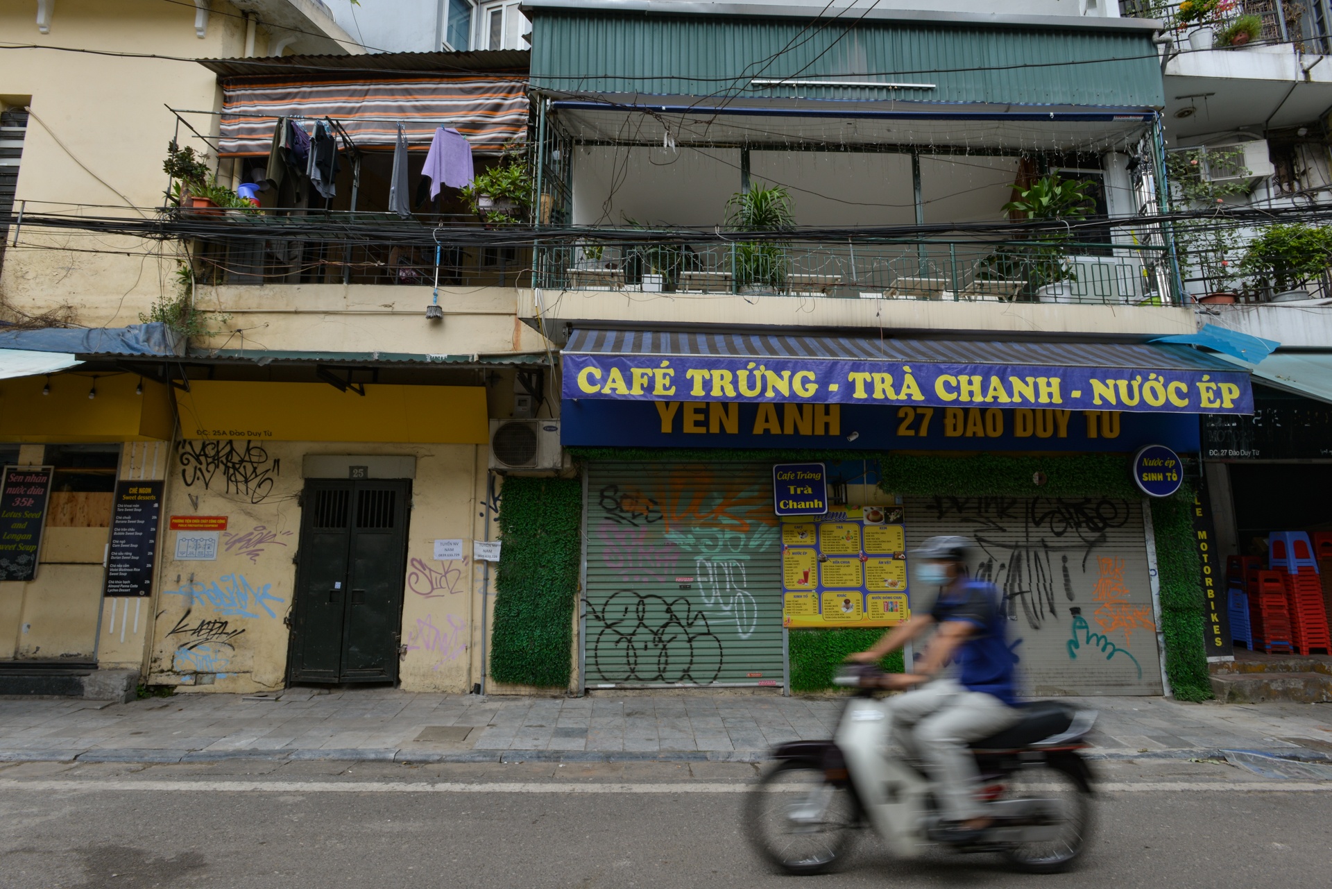 Ha Noi vang ve sau lenh dong cua hang quan anh 19