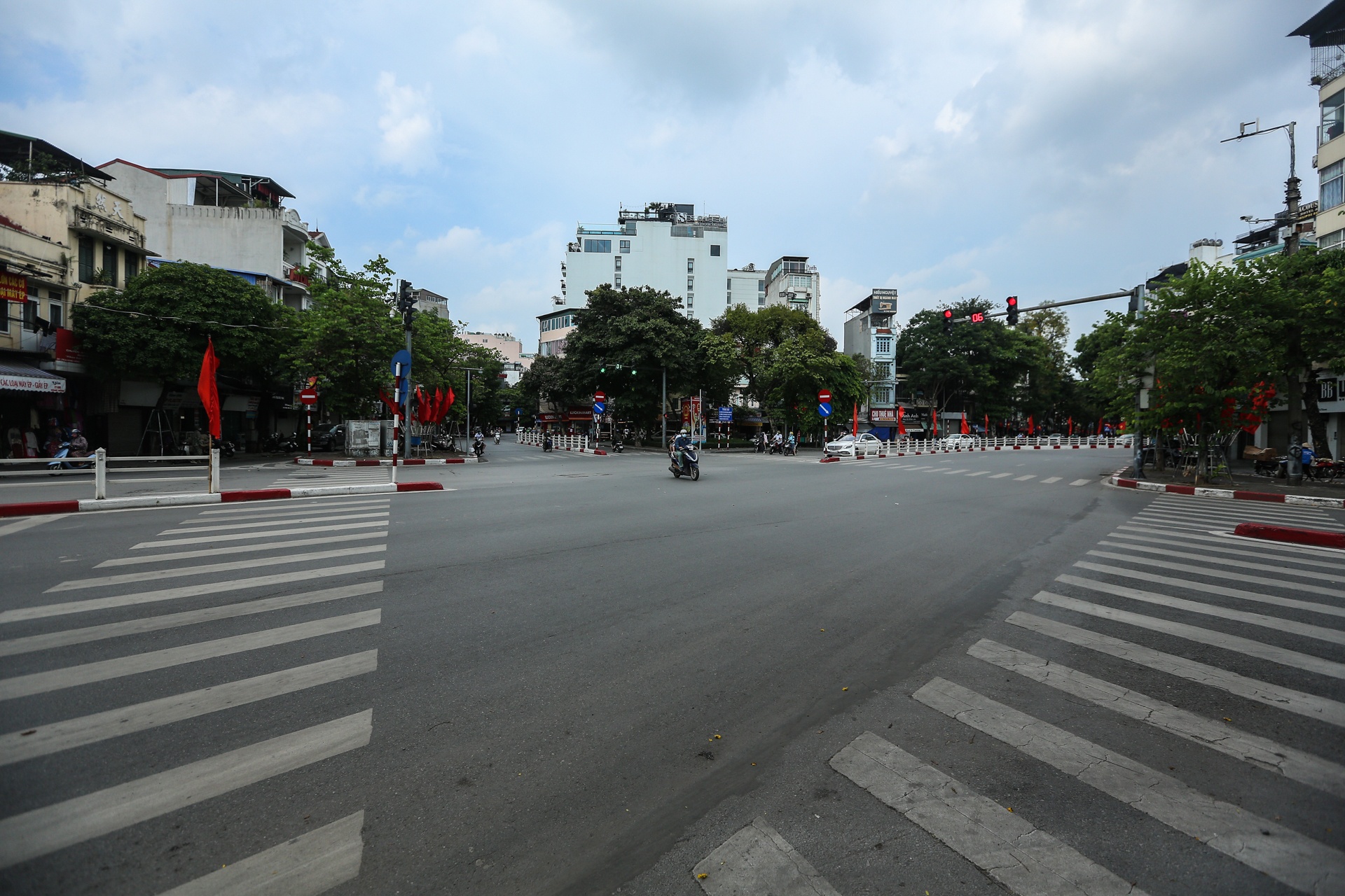 Ha Noi vang ve sau lenh dong cua hang quan anh 14