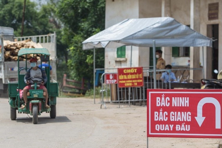 Hang loat chot chan phong dich o ngoai thanh Ha Noi hinh anh