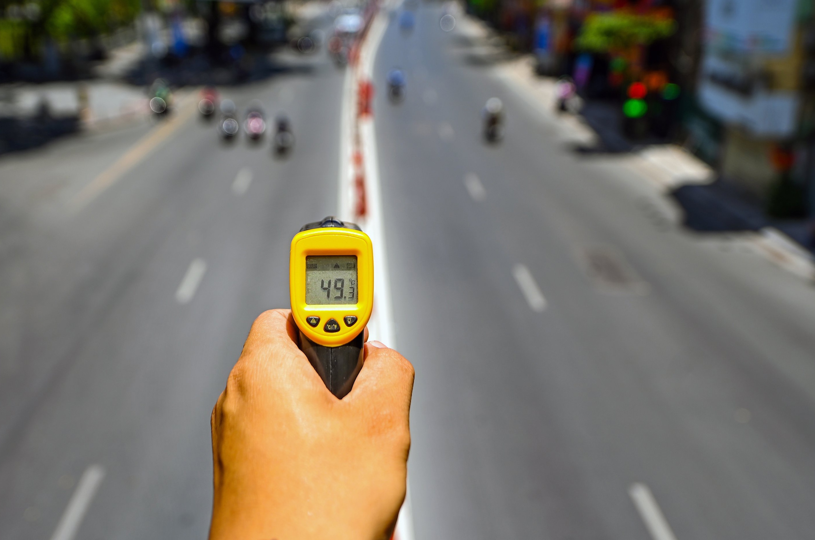 Trum chan, bit kin mat trong ngay Ha Noi nong gan 50 do C hinh anh