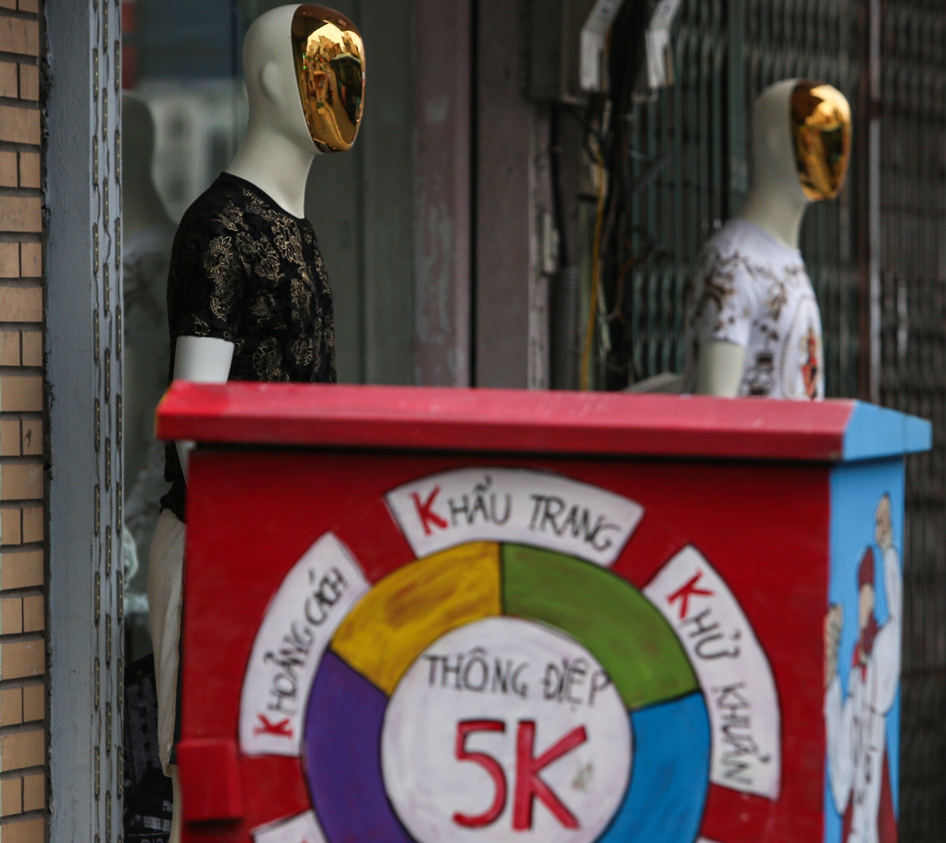 Bac si chong dich anh 6